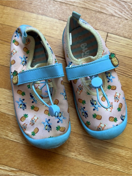 Other - Kids Bluey Pineapple Print Water Shoes with Blue Trim size 11/12